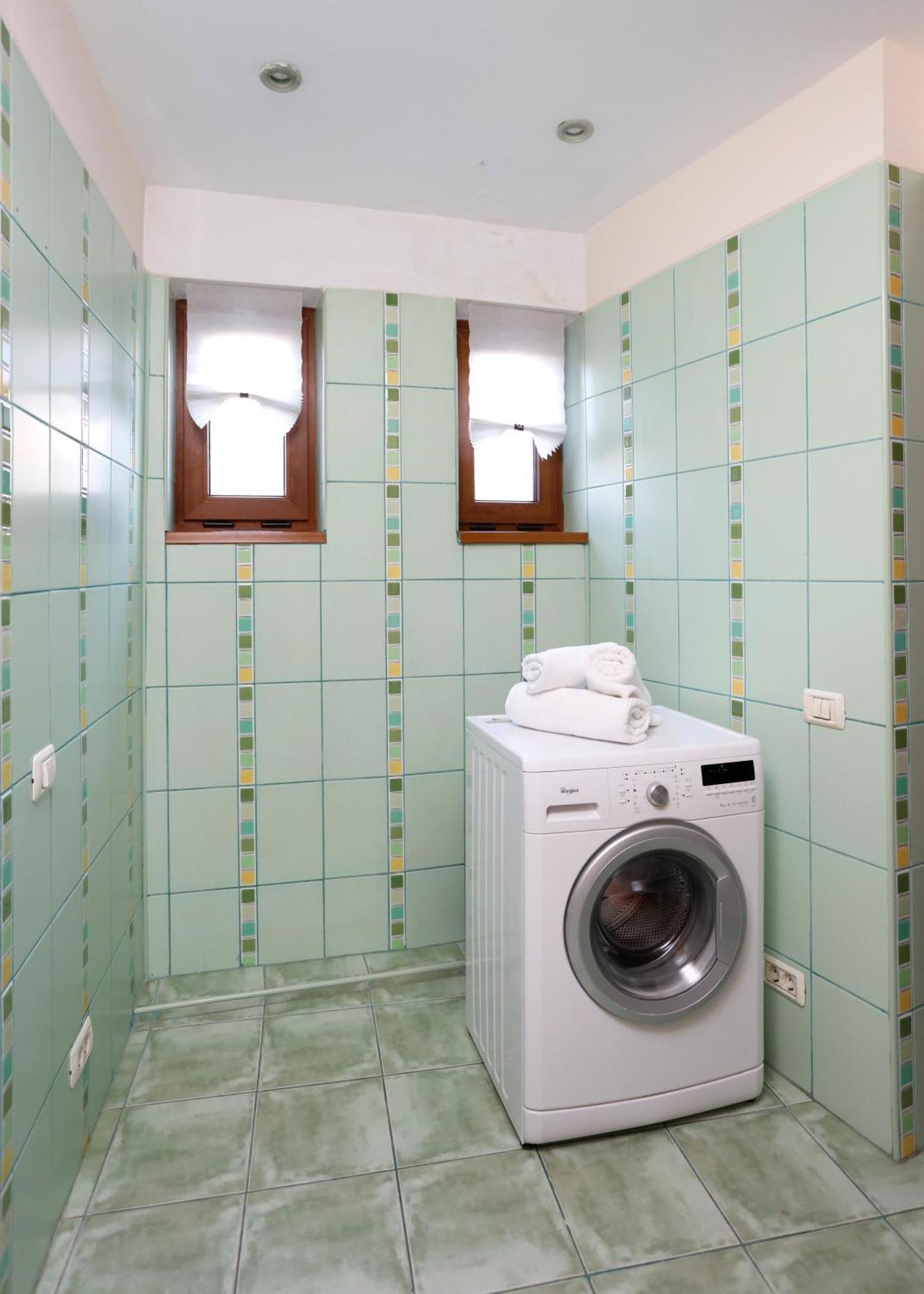 Peaceful Getaway - Generous 3-Bedroom Sanctuary - Close To Historic Old Town Bucharest Exterior photo