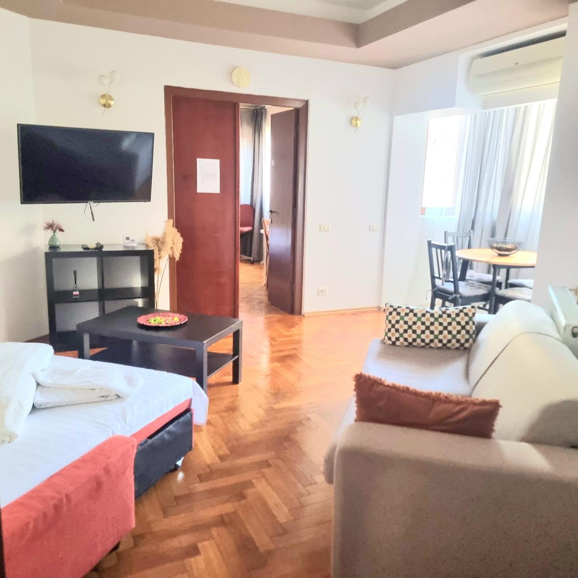 Peaceful Getaway - Generous 3-Bedroom Sanctuary - Close To Historic Old Town Bucharest Exterior photo