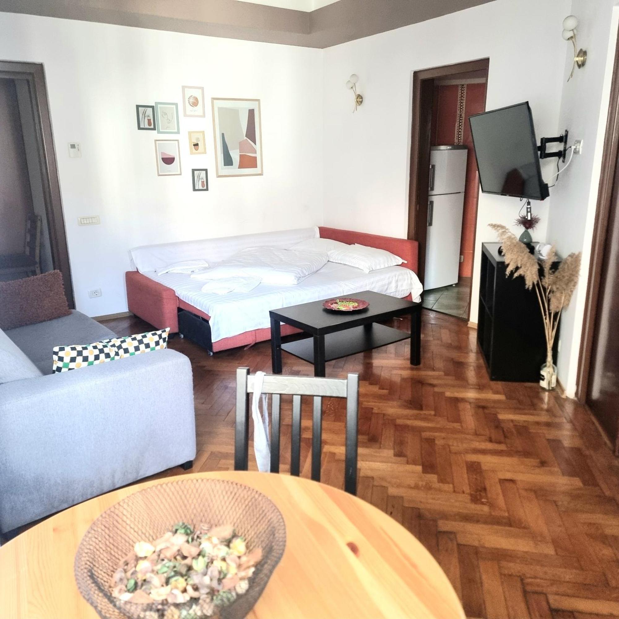 Peaceful Getaway - Generous 3-Bedroom Sanctuary - Close To Historic Old Town Bucharest Exterior photo
